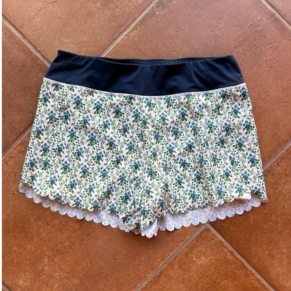 Tuckernut Scalloped Edge Floral Athletic Shorts Tennis Prep Outdoor Gym size L